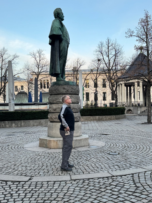 Statue 1