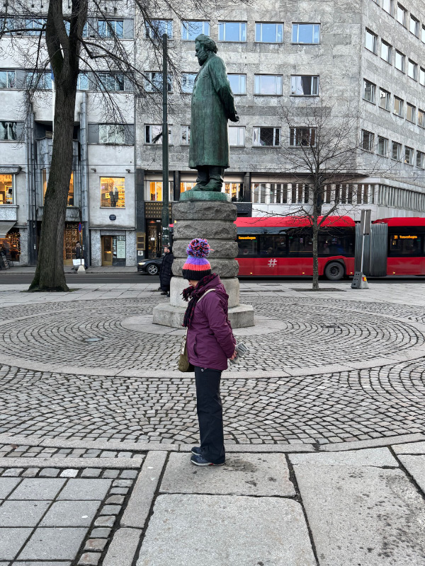 Statue 2