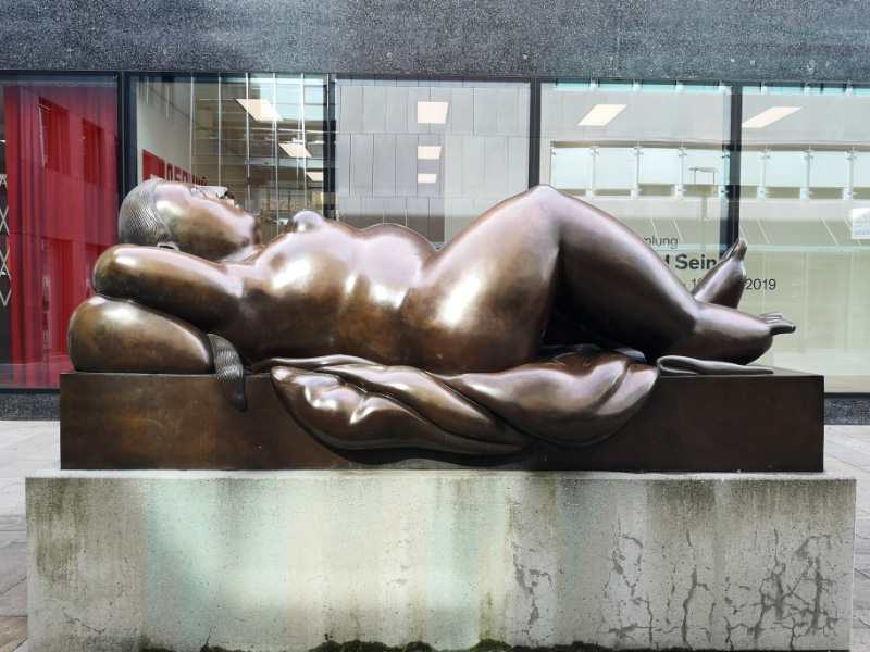 Statue 1