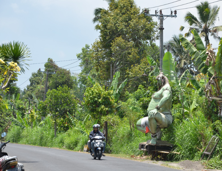 Statue 2