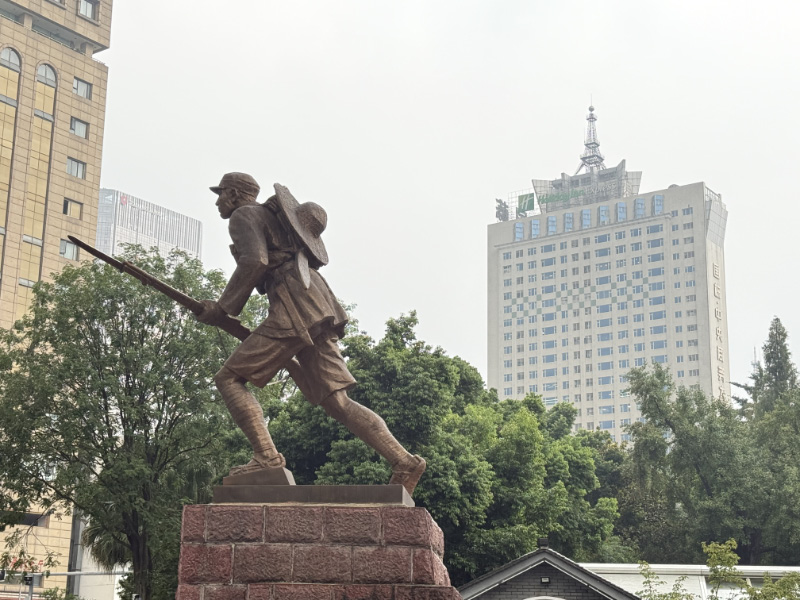 Statue 3